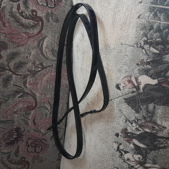 🌺SONDRA ROBERTS BLACK PAYENT LEATHER Crossbody - Picture 7 of 7